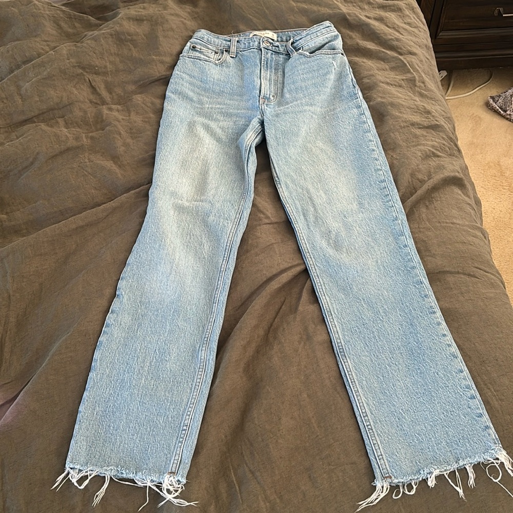 Abercrombie The 90s Straight Ultra High Rise